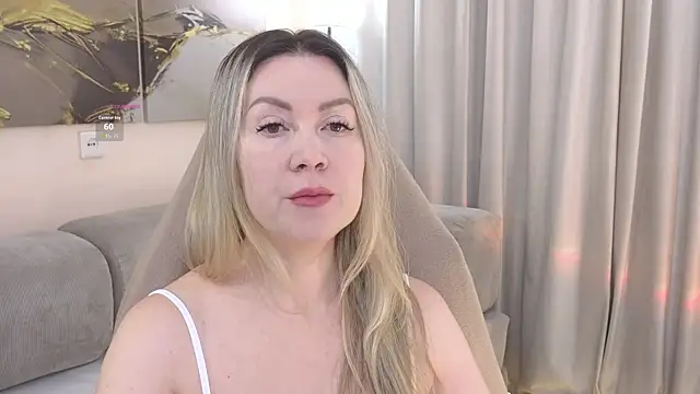 Snapshot of ElleHerry chatting on July 28, 2026, 9:36 pm ElleHerry online show from July 28, 2026, 9:36 pm