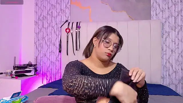 LorenaVelez online show from July 24, 2026, 1:07 pm
