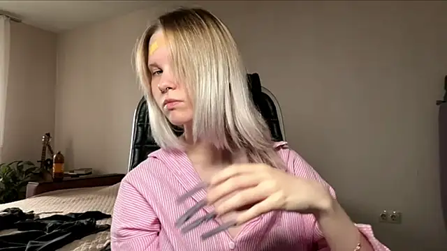 JessicaLowland online show from July 23, 2026, 10:12 am