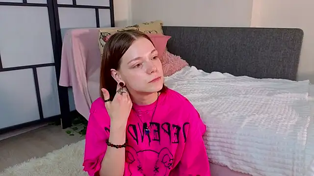 YaelHoughtling online show from July 28, 2026, 2:13 pm