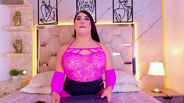 Nina Strauss online show from July 22, 2026, 3:08 am