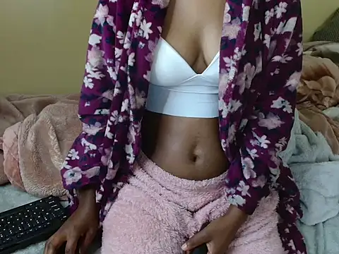 Snapshot of QueenVibe_ chatting on July 26, 2026, 4:41 am QueenVibe online show from July 26, 2026, 4:41 am