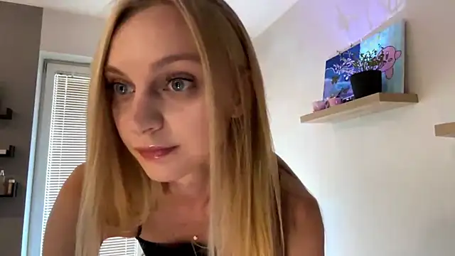 Snapshot of Lifeof_blonde chatting on July 27, 2026, 9:49 am Lifeof blonde online show from July 27, 2026, 9:49 am