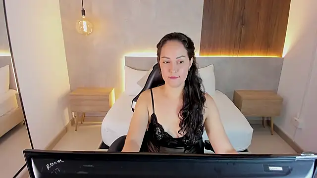 victoria vallmonte online show from July 27, 2026, 12:12 pm