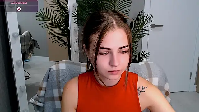 LiluBloom online show from July 30, 2026, 5:06 am