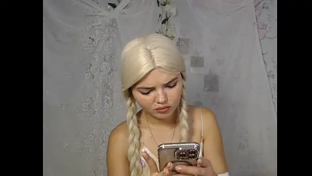 Helena over online show from July 24, 2026, 4:19 am