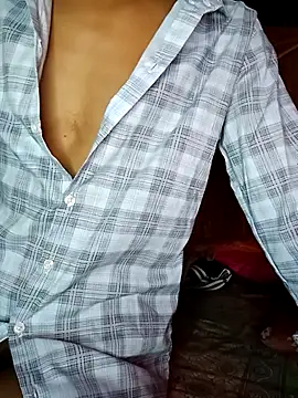 live boy1 online show from August 4, 2026, 5:39 pm