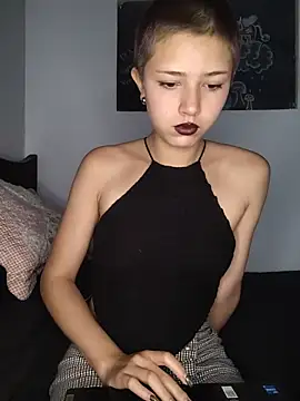 Vickyinloveee online show from July 27, 2026, 4:58 pm