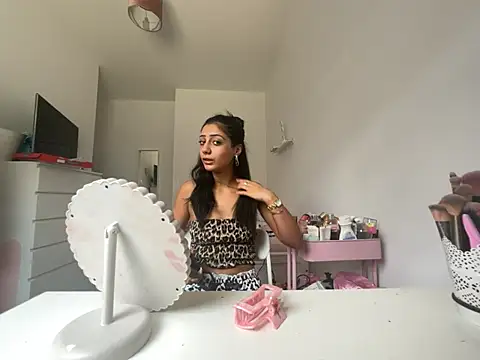 alishaxxo1 online show from July 30, 2026, 12:37 pm