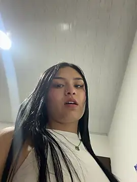 Isa-Gomezz online show from July 28, 2026, 1:13 am