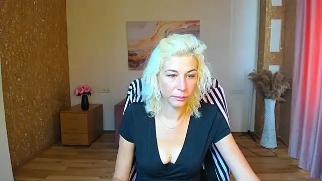 Emilia Wils online show from July 25, 2026, 5:37 am