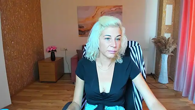 Emilia Wils online show from July 26, 2026, 5:25 am