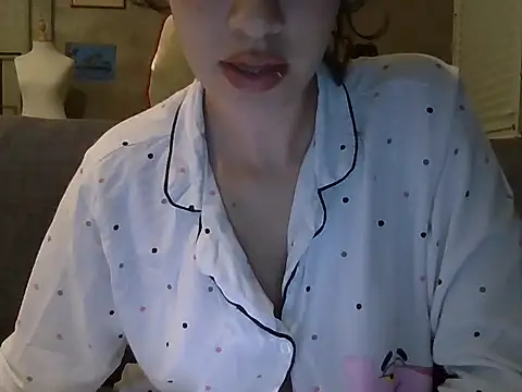 lauranja online show from August 7, 2026, 1:22 am