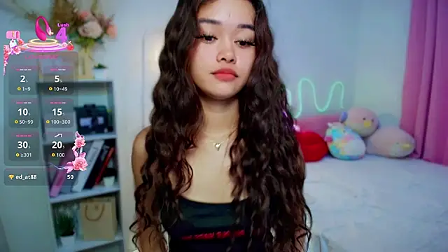 Roxxy Bloom online show from July 28, 2026, 3:58 am