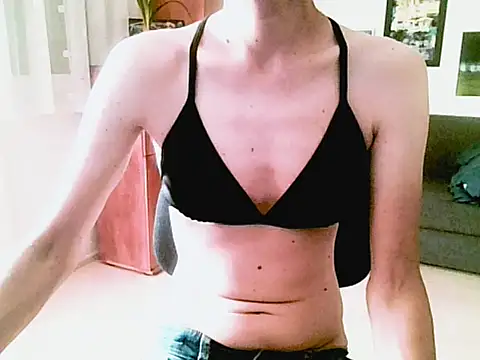YeahsGirl online show from July 28, 2026, 6:43 am