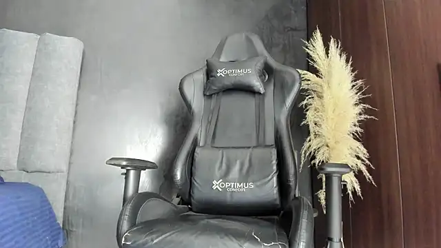 Enzo Maserati online show from July 28, 2026, 2:19 am