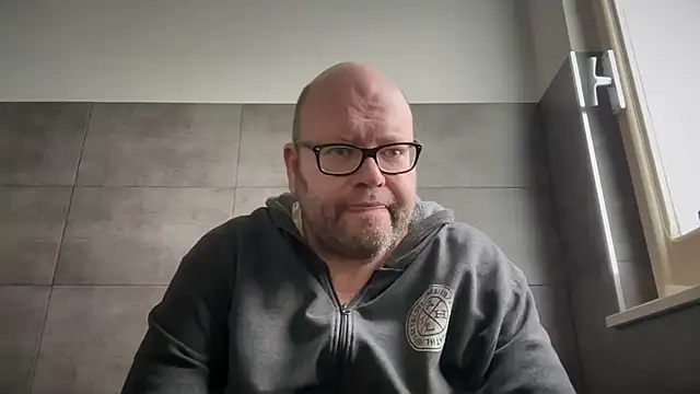 theitalianbear online show from October 3, 2025, 6:59 am