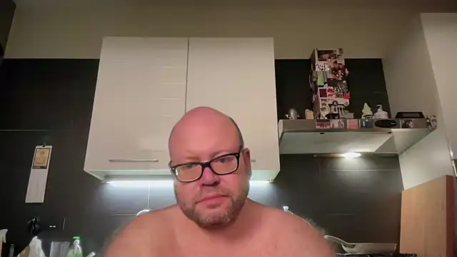 Snapshot of theitalianbear chatting on June 1, 2026, 2:45 am theitalianbear online show from June 1, 2026, 2:45 am