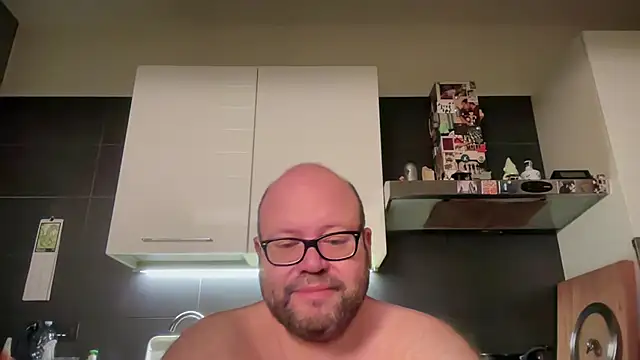 Snapshot of theitalianbear chatting on May 15, 2026, 11:14 pm theitalianbear online show from May 15, 2026, 11:14 pm