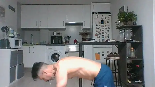 Lucasferx online show from August 3, 2026, 4:53 am