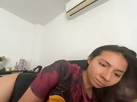 Snapshot of Jenniieebellx chatting on July 28, 2026, 4:50 pm Jenniieebellx online show from July 28, 2026, 4:50 pm