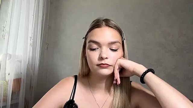 Snapshot of Aria_MonroeX chatting on July 30, 2026, 10:47 am Aria MonroeX online show from July 30, 2026, 10:47 am