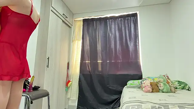 Snapshot of stephanie_v chatting on July 29, 2026, 5:45 pm stephanie v online show from July 29, 2026, 5:45 pm