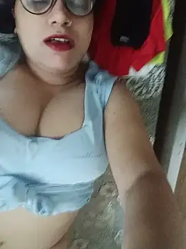 Wildsimmi27 online show from July 29, 2026, 7:57 pm