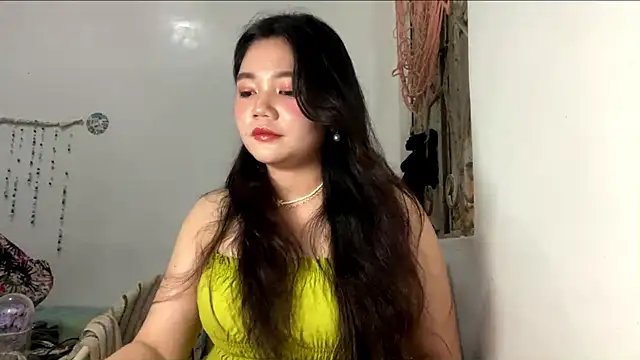 YasminMunir online show from August 2, 2026, 5:39 am
