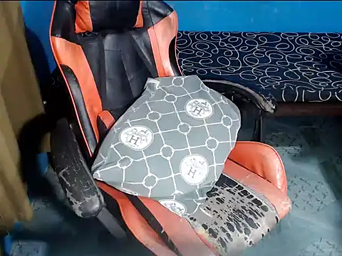 venustheg0ddess online show from December 18, 2025, 2:43 pm