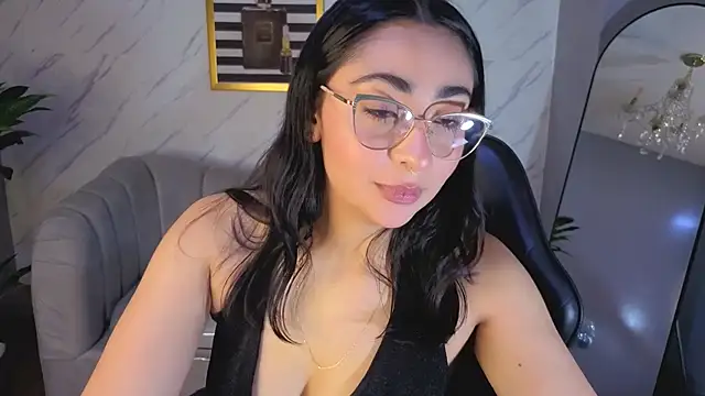 Snapshot of sara_lux_t chatting on August 1, 2026, 10:08 pm sara lux t online show from August 1, 2026, 10:08 pm