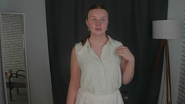 IsobelBoderick online show from August 5, 2026, 5:23 am