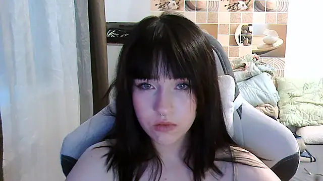 EvaHurt online show from August 6, 2026, 4:46 pm
