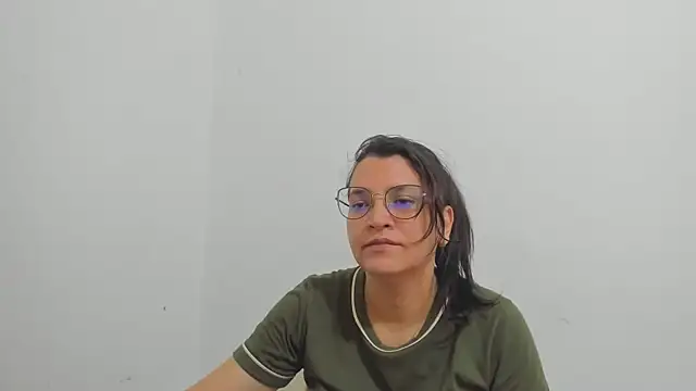 Snapshot of MARILYN_GARCIA chatting on October 4, 2025, 1:45 pm MARILYN GARCIA online show from October 4, 2025, 1:45 pm