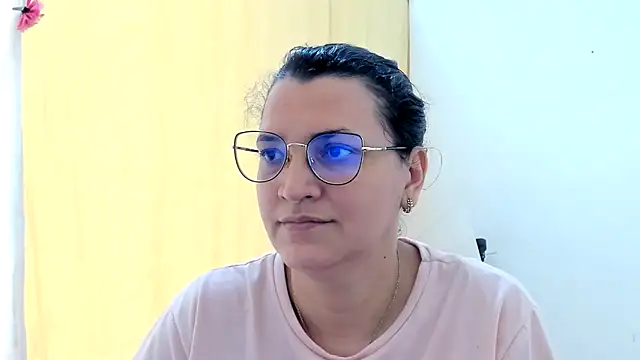 MARILYN GARCIA online show from October 25, 2025, 3:23 pm