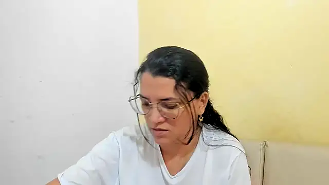 Snapshot of MARILYN_GARCIA chatting on April 1, 2026, 1:41 pm MARILYN GARCIA online show from April 1, 2026, 1:41 pm