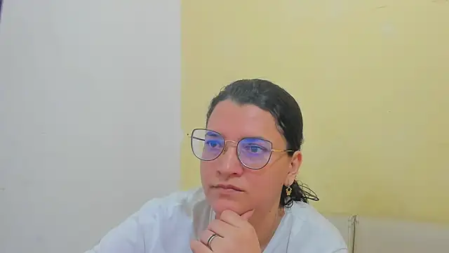 Snapshot of MARILYN_GARCIA chatting on April 1, 2026, 1:12 pm MARILYN GARCIA online show from April 1, 2026, 1:12 pm