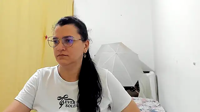 Snapshot of MARILYN_GARCIA chatting on May 27, 2026, 10:39 pm MARILYN GARCIA online show from May 27, 2026, 10:39 pm