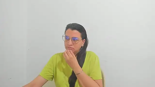 Snapshot of MARILYN_GARCIA chatting on September 30, 2025, 2:12 pm MARILYN GARCIA online show from September 30, 2025, 2:12 pm