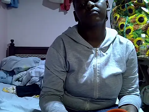 SexxyAggy online show from August 6, 2026, 6:47 pm