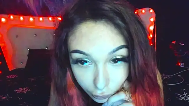MiniFoxxxx online show from August 7, 2026, 9:10 pm