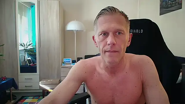 slaveboy2016xh online show from June 3, 2026, 4:33 pm