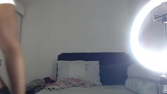 leanna23 online show from July 17, 2026, 4:53 am
