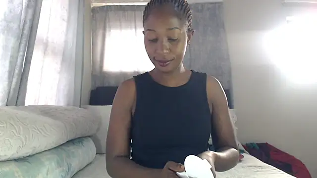 Snapshot of leanna23 chatting on February 15, 2026, 5:30 am leanna23 online show from February 15, 2026, 5:30 am