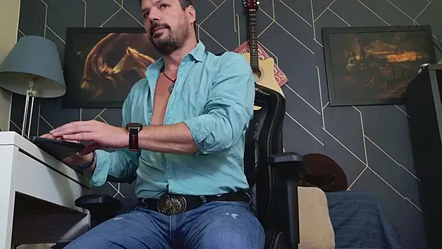 ChrisKox online show from November 3, 2025, 2:42 pm