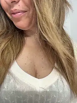 sexylenia online show from April 3, 2026, 10:05 pm