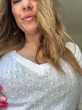 sexylenia online show from April 5, 2026, 12:56 pm