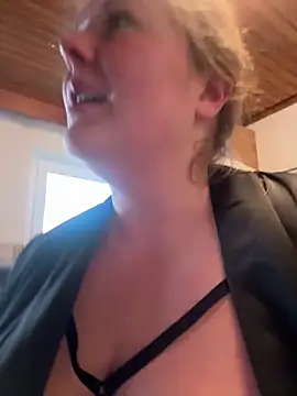 BootyLola online show from November 2, 2025, 3:39 pm