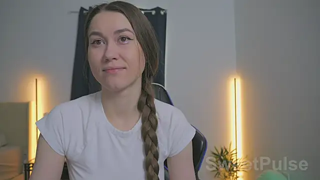 Snapshot of SweetPulse chatting on December 5, 2025, 4:38 pm SweetPulse online show from December 5, 2025, 4:38 pm