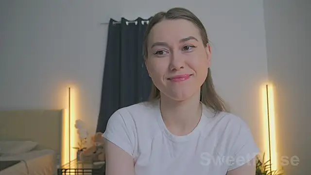 Snapshot of SweetPulse chatting on December 2, 2025, 4:52 pm SweetPulse online show from December 2, 2025, 4:52 pm